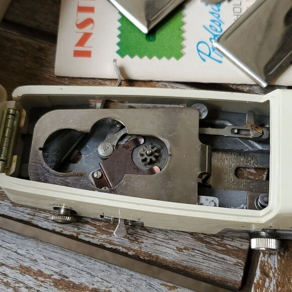 1973 Singer Professional Buttonholer for Slant Needle Zig Zag sewing machines - Picture 5 of 8